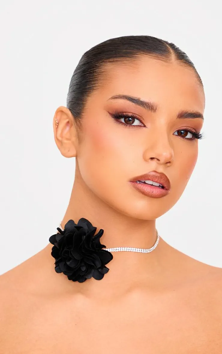 PrettyLittleThing Necklaces*Diamante Flower Choker