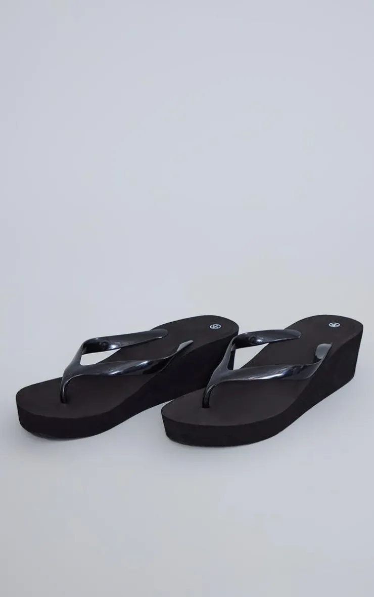 PrettyLittleThing Flat Sandals*Round Toe Simple Platform Flip Flops