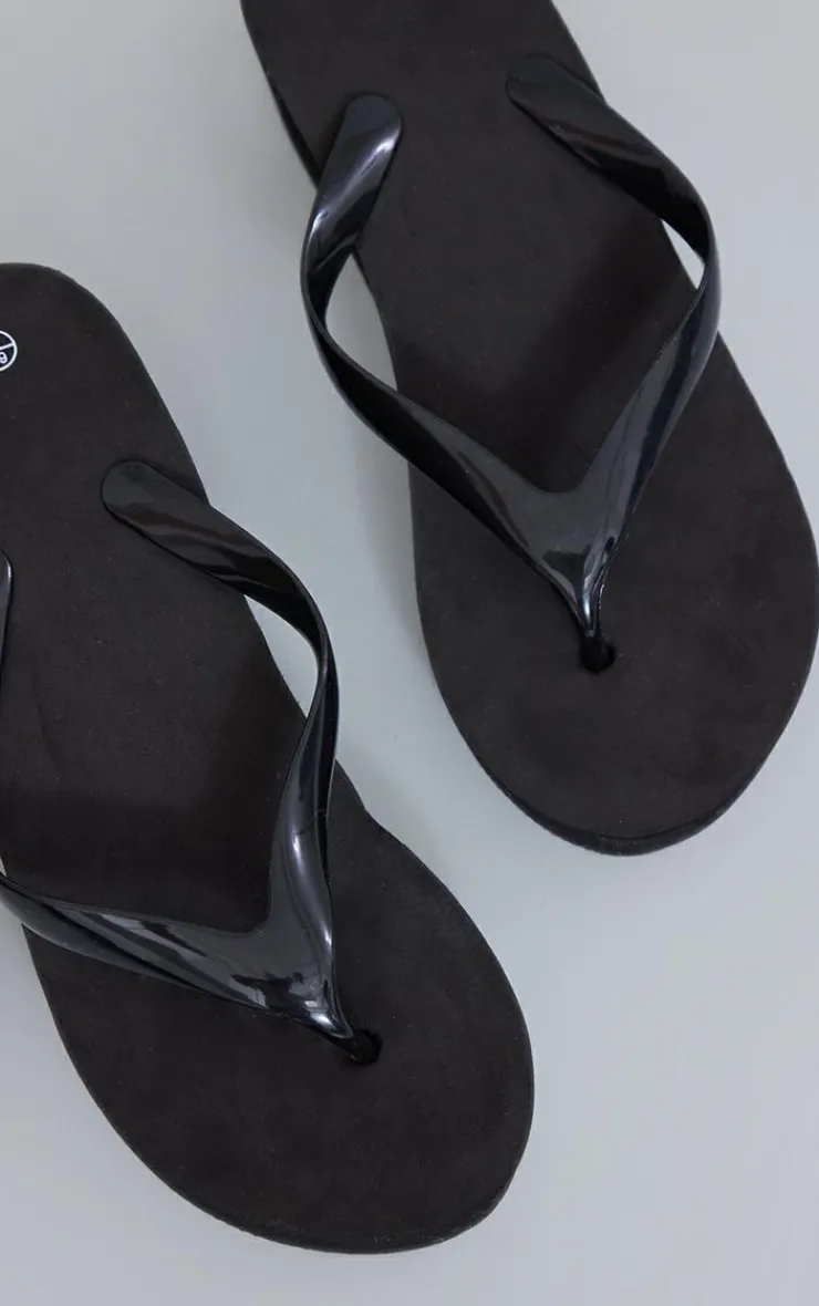 PrettyLittleThing Flat Sandals*Round Toe Simple Platform Flip Flops