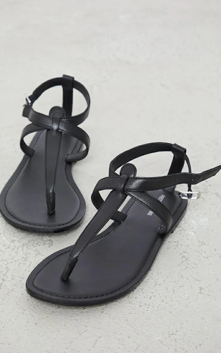 PrettyLittleThing Wide Fit Sandals*Wide Fit Real Leather Basic Toe Thong Strap Flat Sandals