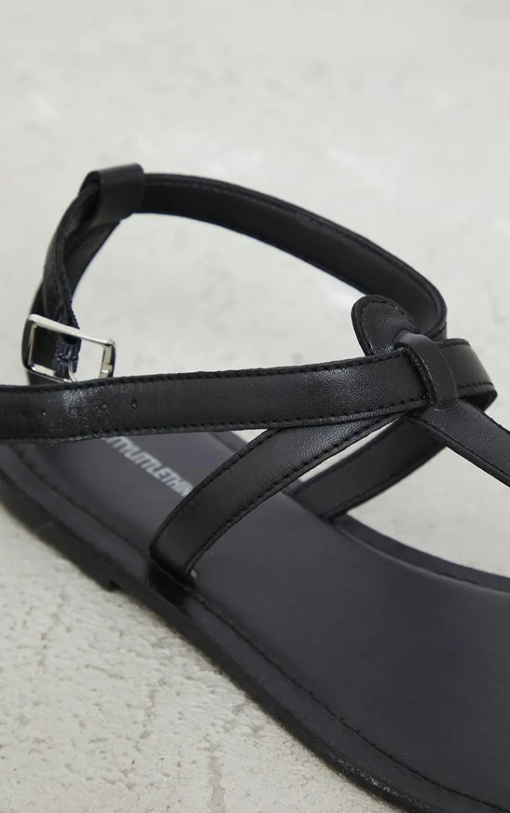 PrettyLittleThing Wide Fit Sandals*Wide Fit Real Leather Basic Toe Thong Strap Flat Sandals