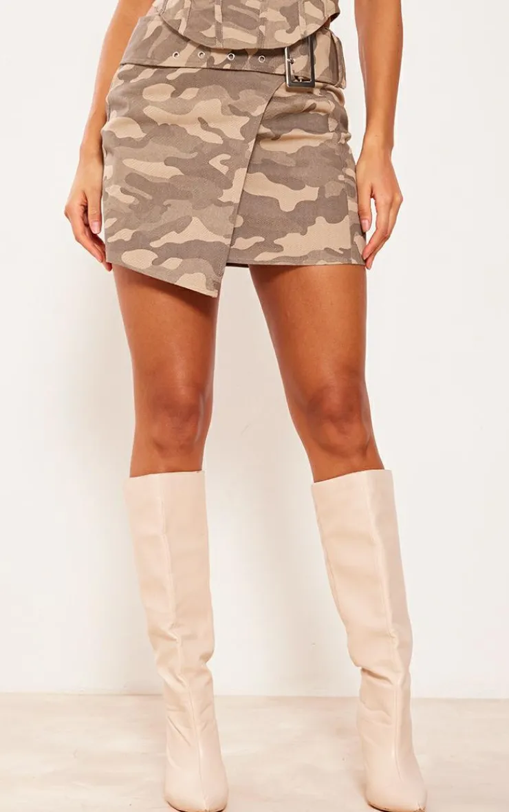 New PrettyLittleThing Camo Buckle Detail Denim Mini Skirt Brown