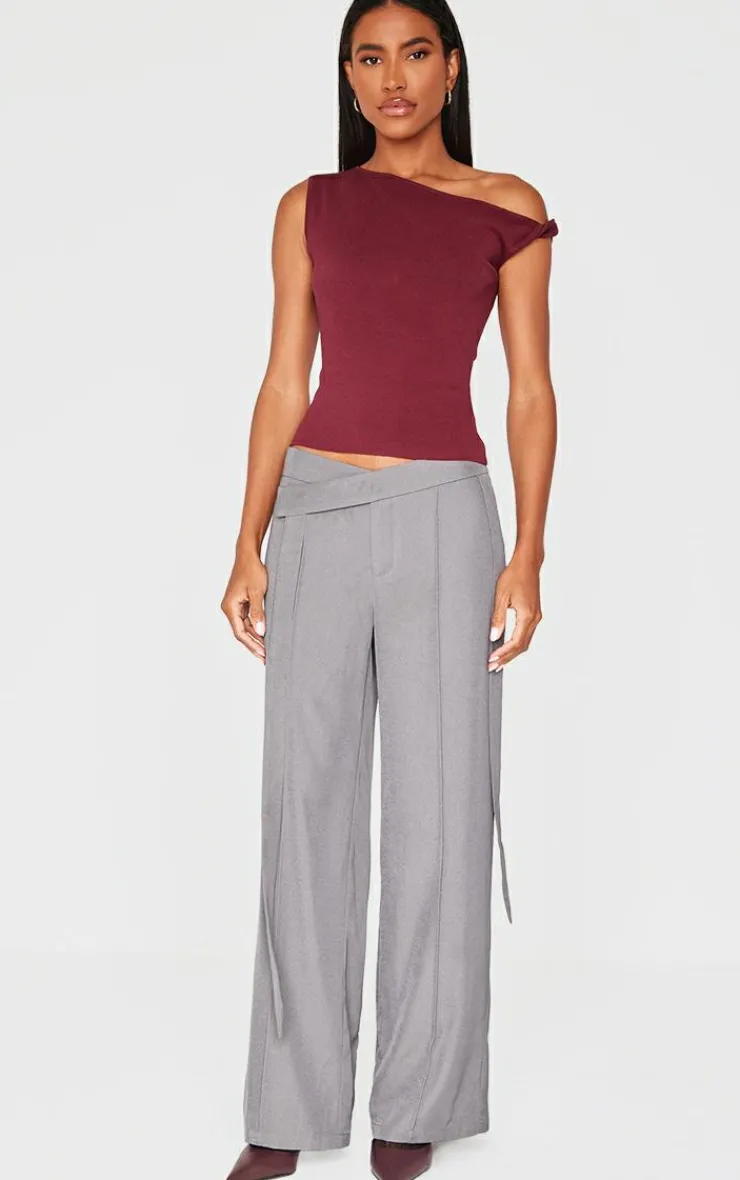 PrettyLittleThing Knitted Tops*Fine Knit Twist Neck Vest Top
