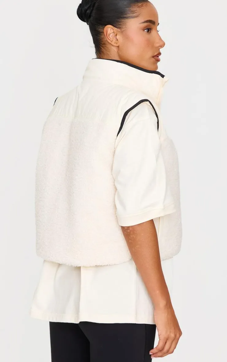 PrettyLittleThing Athletic Jackets*Contrast Borg Crop Puffer Vest