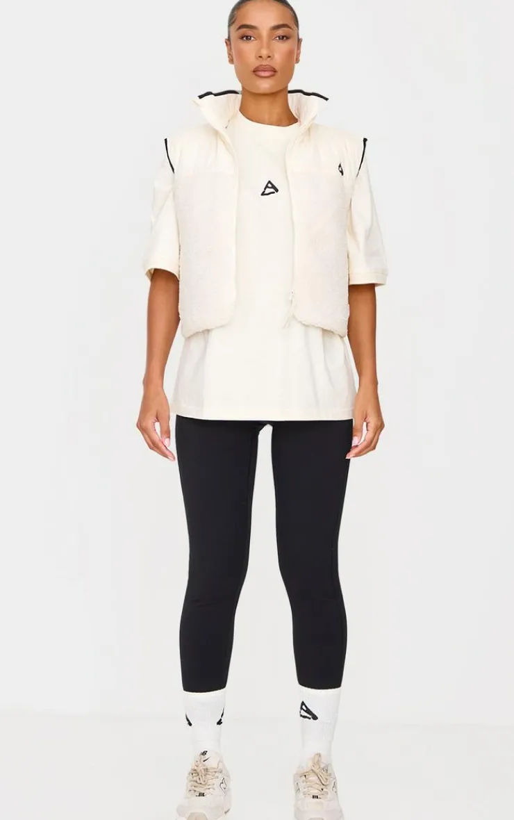 PrettyLittleThing Athletic Jackets*Contrast Borg Crop Puffer Vest