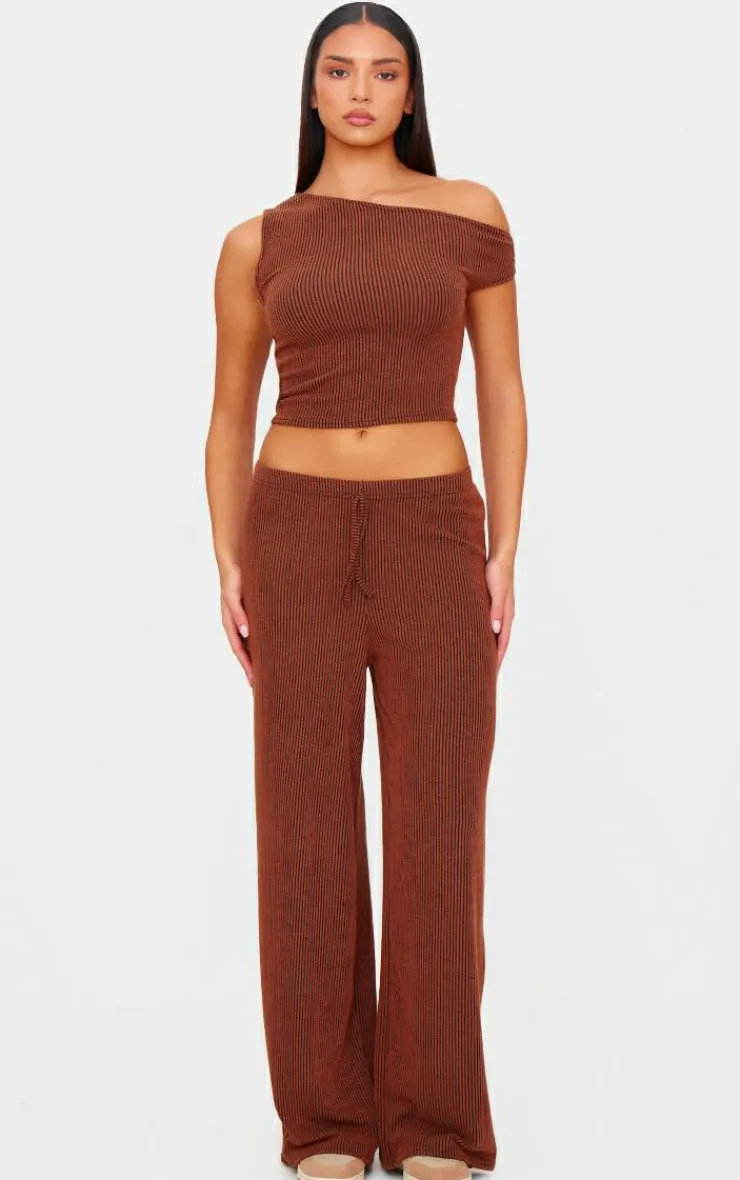 Sale PrettyLittleThing Two Tone Crinkle Rib Off Shoulder Top Chocolate Brown