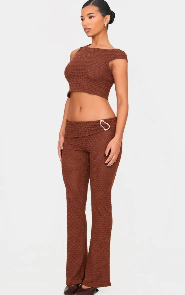 Discount PrettyLittleThing Textured Trim Detail Off The Shoulder Crop Top Chocolate