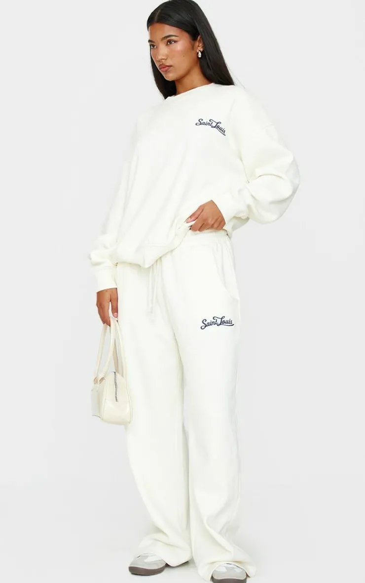 Hot PrettyLittleThing Contrast Embroidered Saint Louis Oversize Sweatshirt Cream