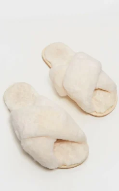 PrettyLittleThing Stocking Stuffers*Fluffy Cross Strap Slippers