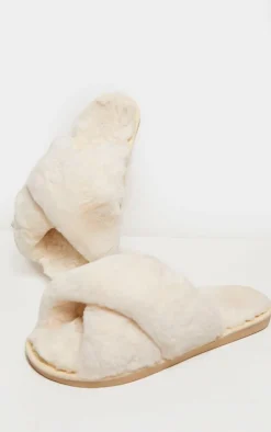 PrettyLittleThing Stocking Stuffers*Fluffy Cross Strap Slippers