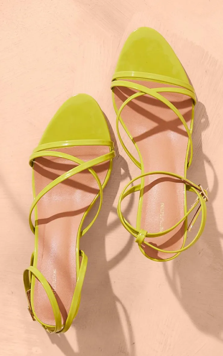 PrettyLittleThing Mid Heels*Patent PU Point Toe Cross Strap Heeled Sandals