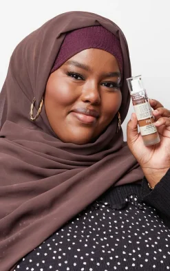 PrettyLittleThing Foundation*Makeup Revolution IRL Filter Longwear Foundation