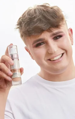 PrettyLittleThing Foundation*Makeup Revolution IRL Filter Longwear Foundation