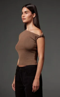 PrettyLittleThing Knitted Tops*Fine Knit Twist Neck Vest Top