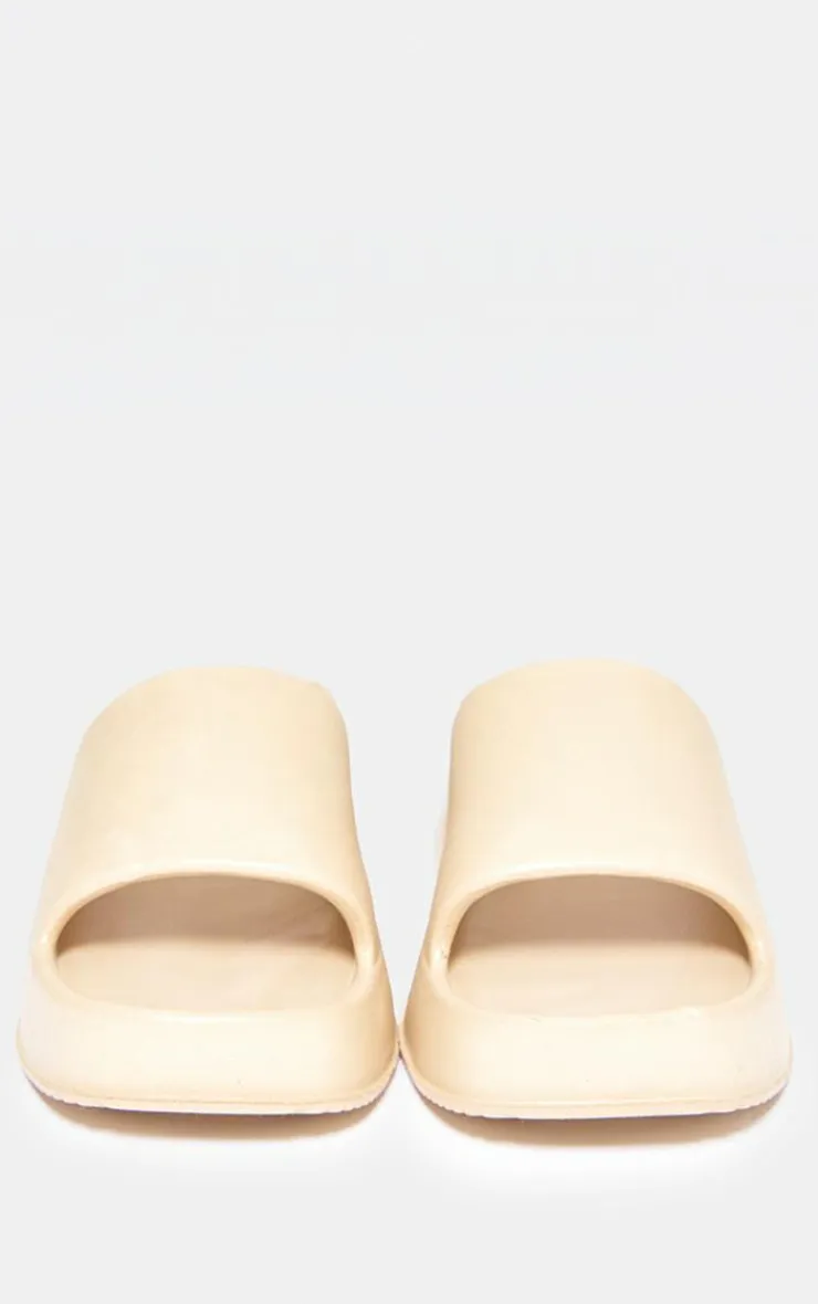 PrettyLittleThing Slides*Round Toe Rubber Sole Platform Slides