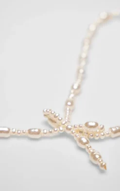 PrettyLittleThing Necklaces*Abstract Bow Necklace