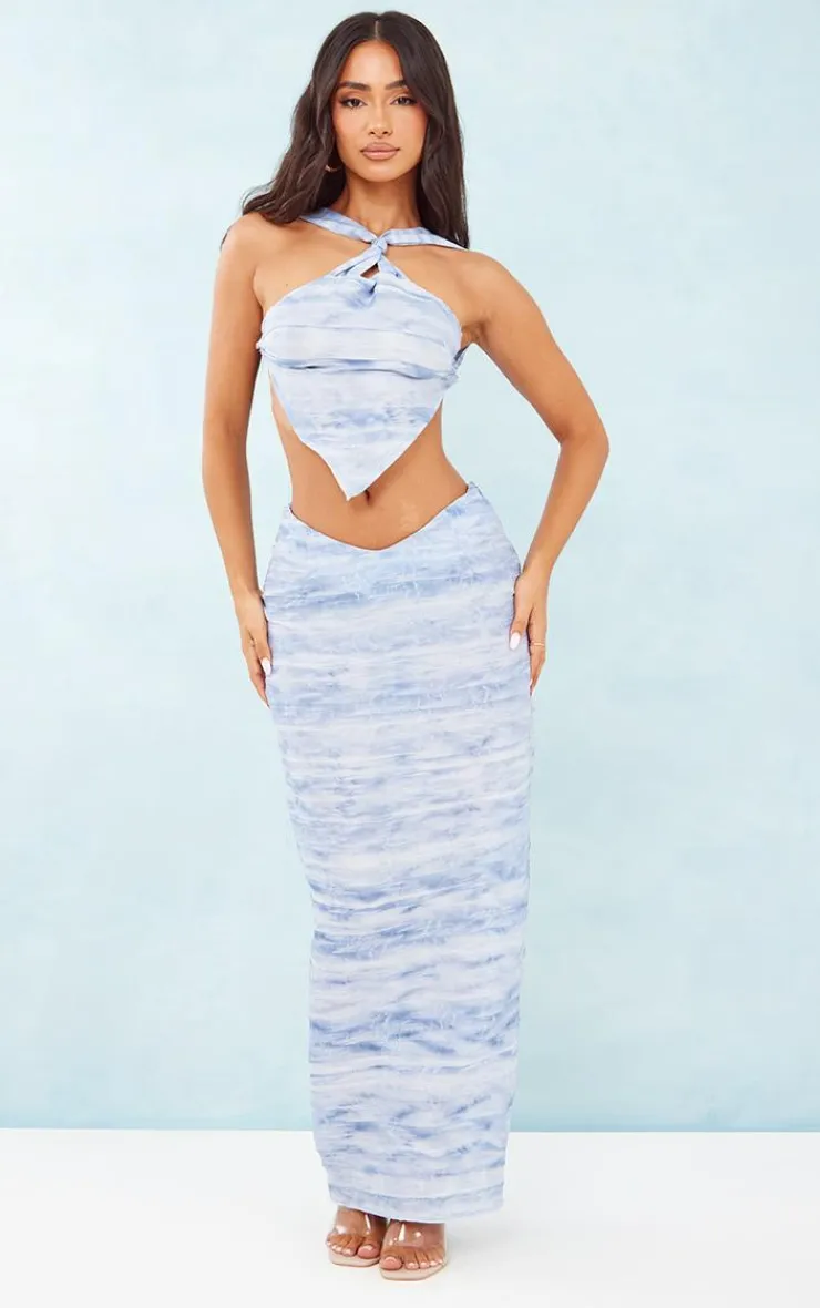 Sale PrettyLittleThing Petite Ombre Halterneck Crop Top Blue
