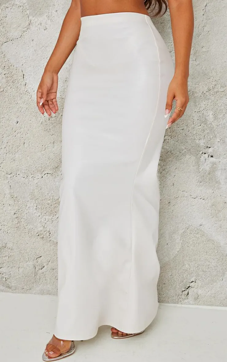 Hot PrettyLittleThing Petite Faux Leather Flared Maxi Skirt Cream