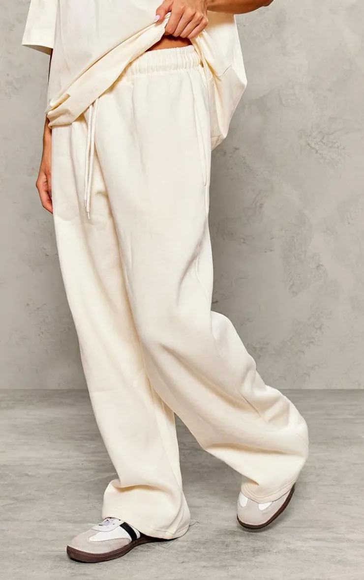 Discount PrettyLittleThing Petite Oversized Wide Leg Sweatpants Cream