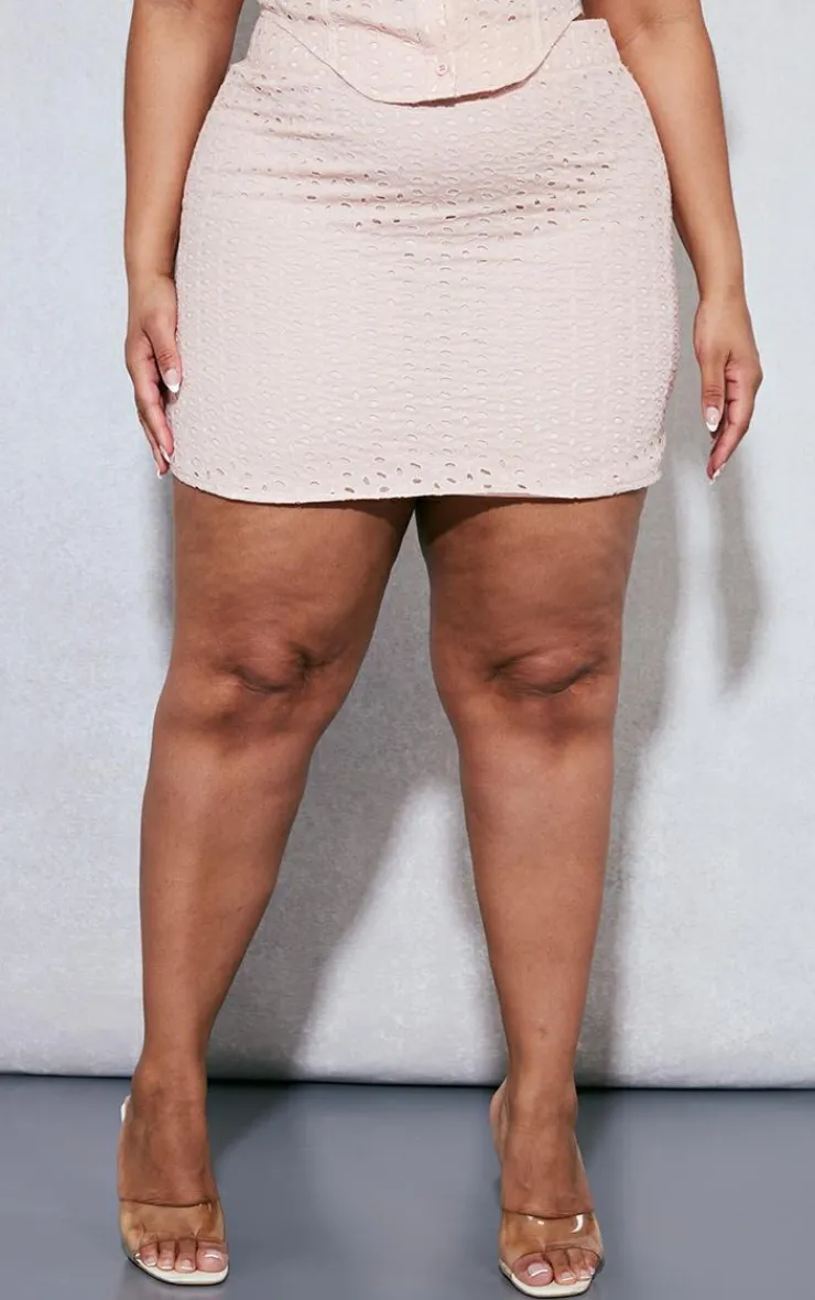 Discount PrettyLittleThing Plus Broderie Anglaise Bodycon Skirt Dusty Pink