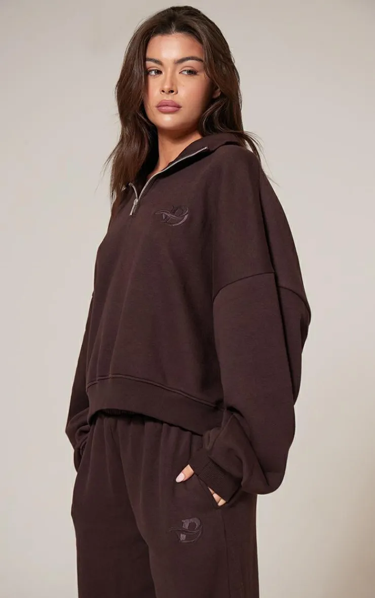 Outlet PrettyLittleThing Chocolate Half Zip Embroidered Sweatshirt Chocolate.