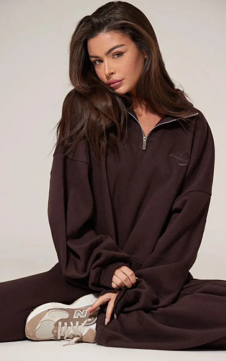 Outlet PrettyLittleThing Chocolate Half Zip Embroidered Sweatshirt Chocolate.