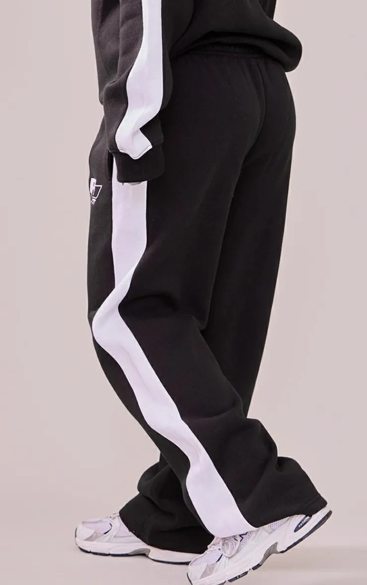 PrettyLittleThing Black Sweatsuits*Petite Embroidered Side Panel Detail Straight Leg Sweatpants