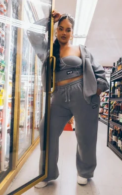 PrettyLittleThing Grey Sweatsuits*Plus Washed Badge Detail Zip Up Hoodie