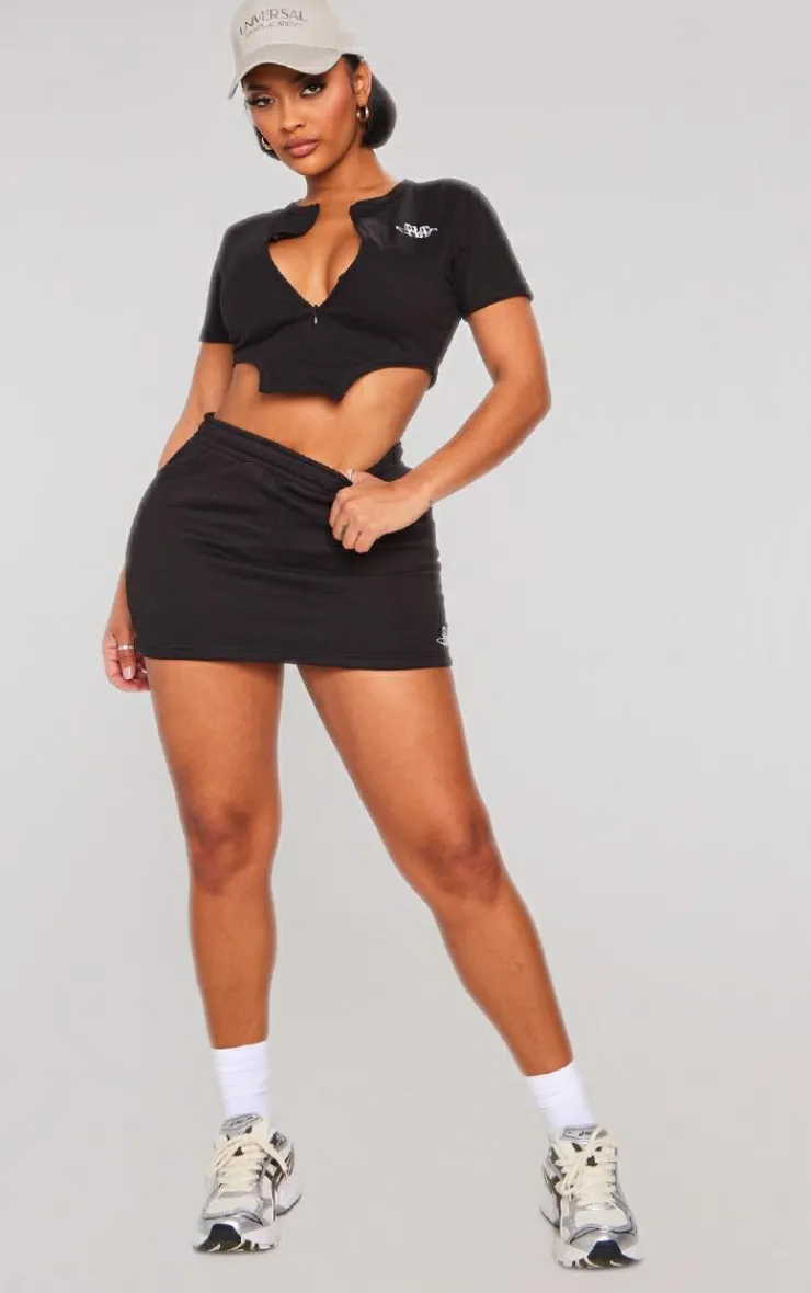 Online PrettyLittleThing Shape Cotton T Shirt Crop Top Black
