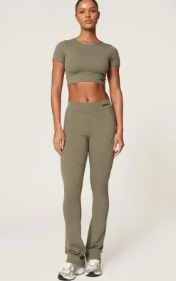 PrettyLittleThing Workout Tops*Sport Metal Badge Sculpt Short Sleeve Top