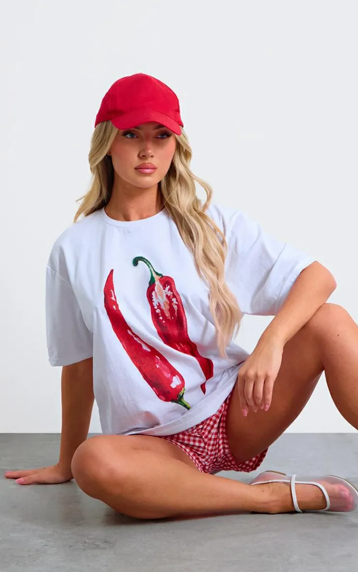 PrettyLittleThing T-Shirts*Chilli Graphic Oversized T Shirt