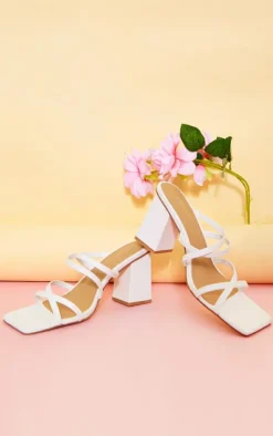 PrettyLittleThing Wide Fit Heels*PU Wide Fit Square Toe Strappy Block Heeled Mules